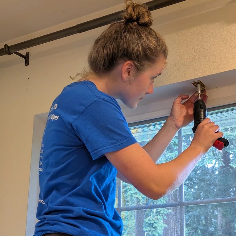 Linked Lives helper working on a window task